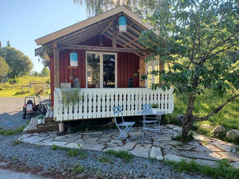Idyllisk Minihus I Landlige Omgivelser - Med 5 Sengeplasser Og Parkering Åsen Exteriör bild
